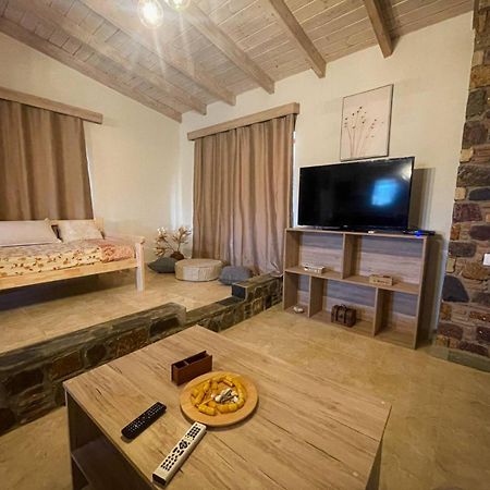 Kenny'S Villa มัสติคารี ภายนอก รูปภาพ
