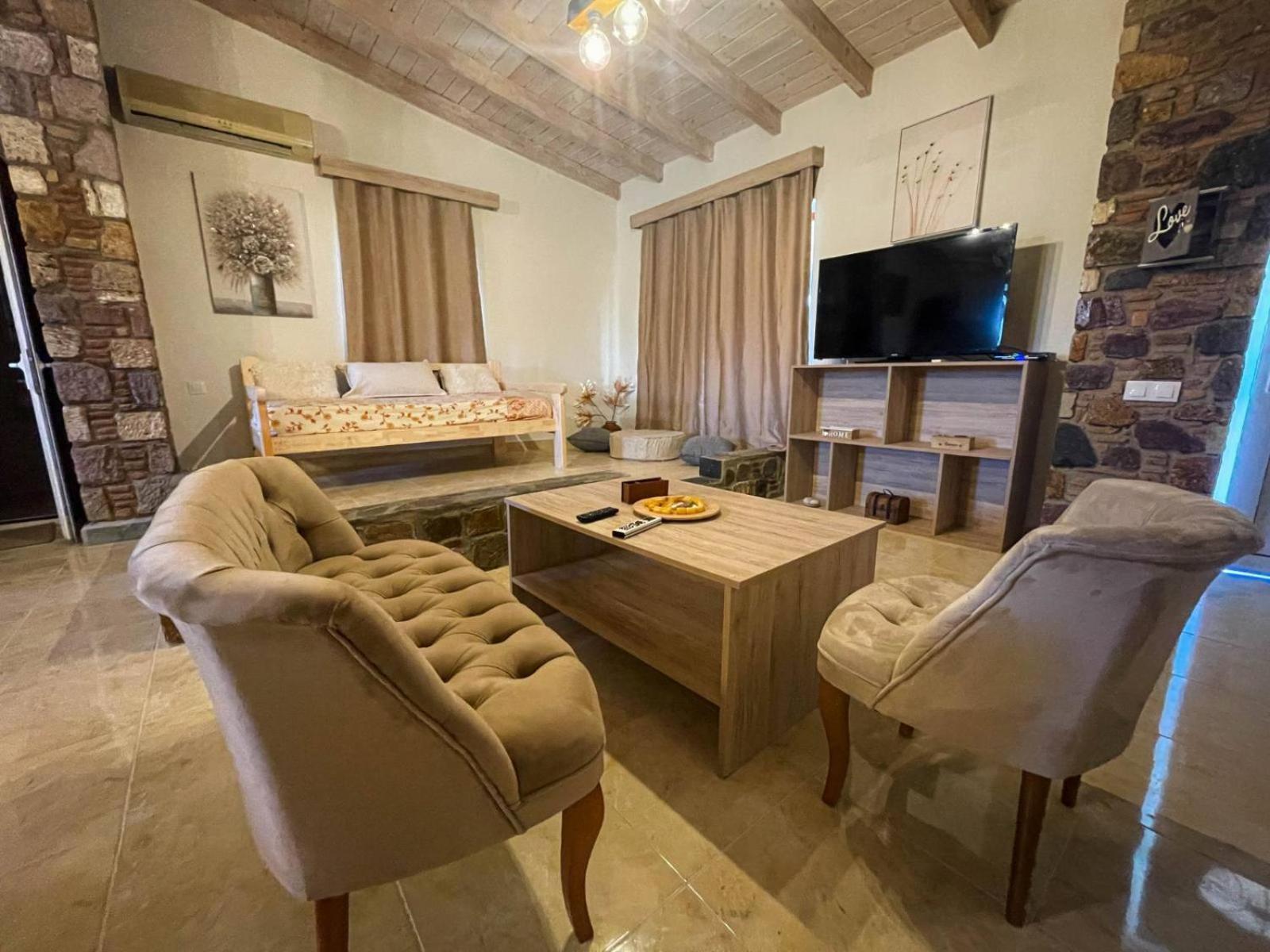 Kenny'S Villa มัสติคารี ภายนอก รูปภาพ