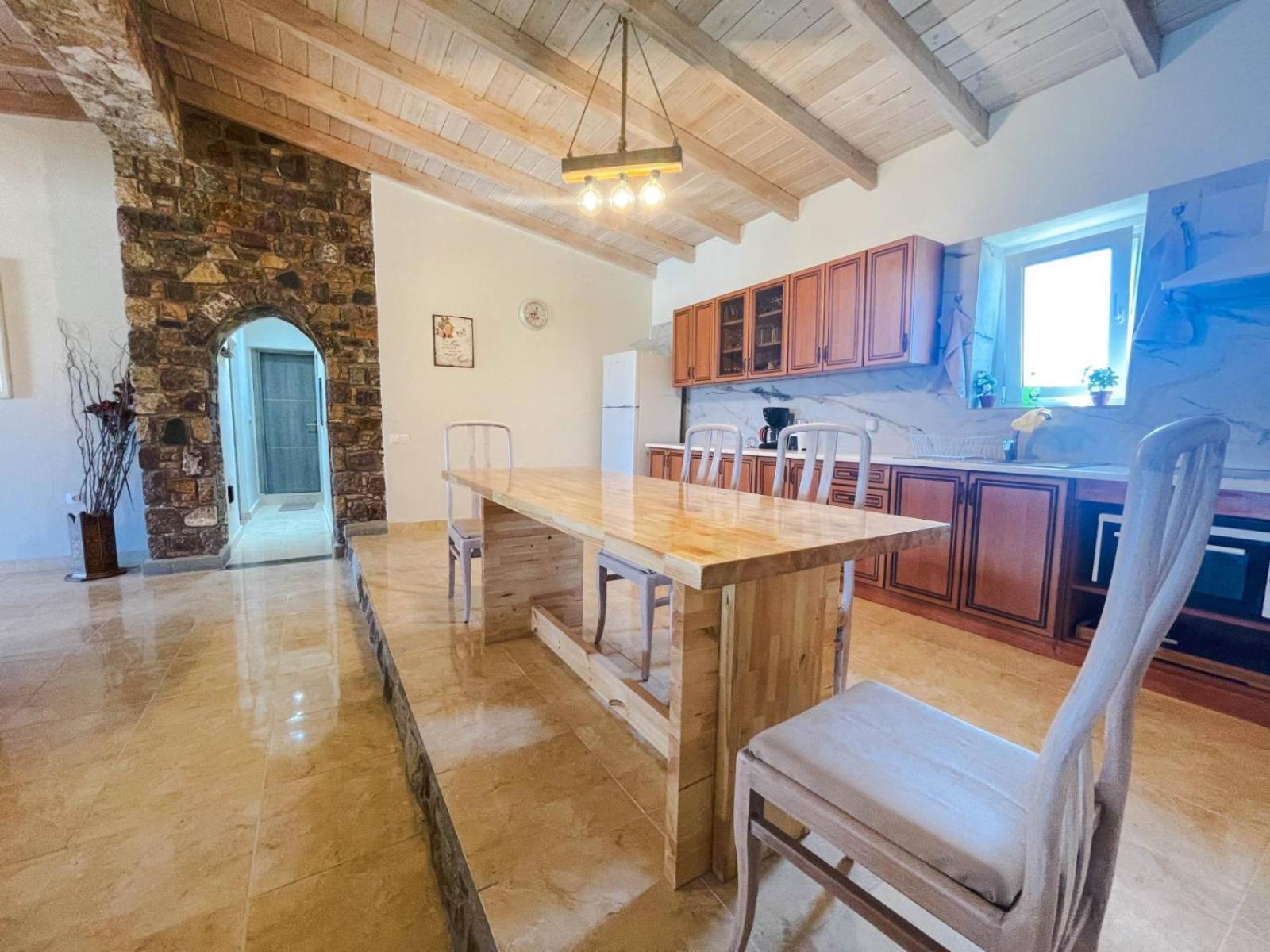 Kenny'S Villa มัสติคารี ภายนอก รูปภาพ